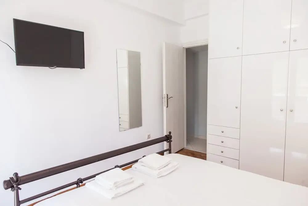 Beautiful new decorated apt in Athens - photo 5