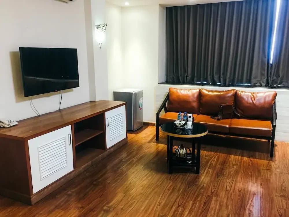 Hoang Gia Hotel 150 Nghi Tam HN-BayLux - photo 3