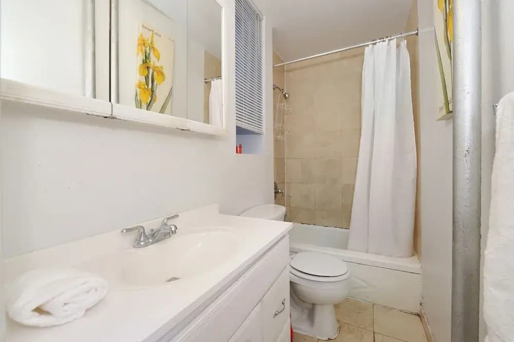 Midtown West Furnished Apartment 3BR Perfect Share - photo 4