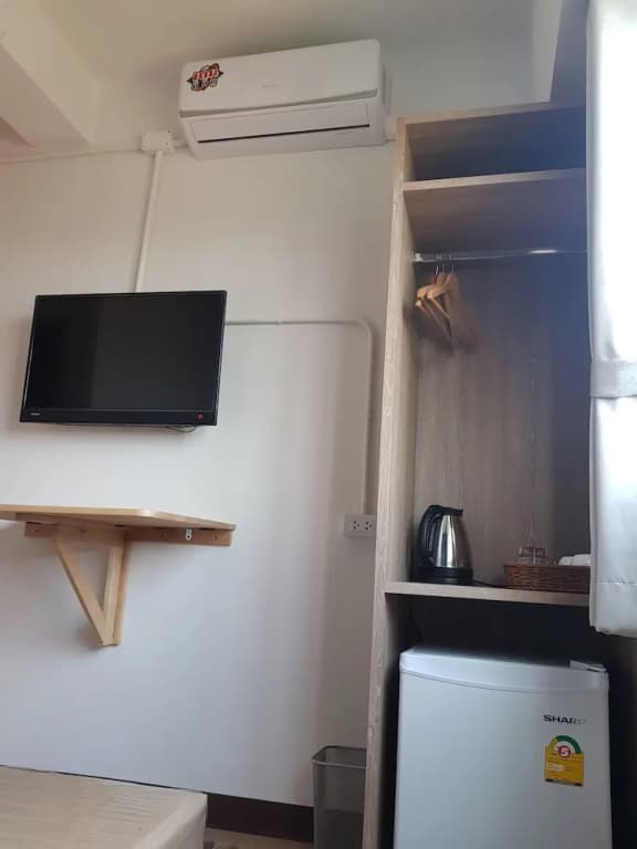Sleep To Fly Hotel & Hostel - photo 18