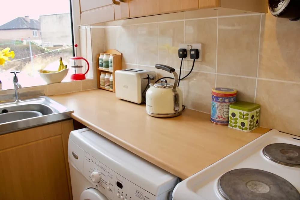 1 Bedroom Private Garden Flat - photo 12