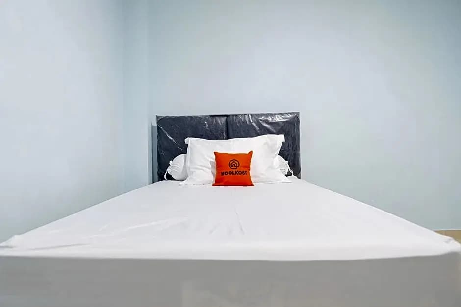 KoolKost Syariah near Green Pramuka Square Mall - Minimal Stay 6 Nights - photo 2