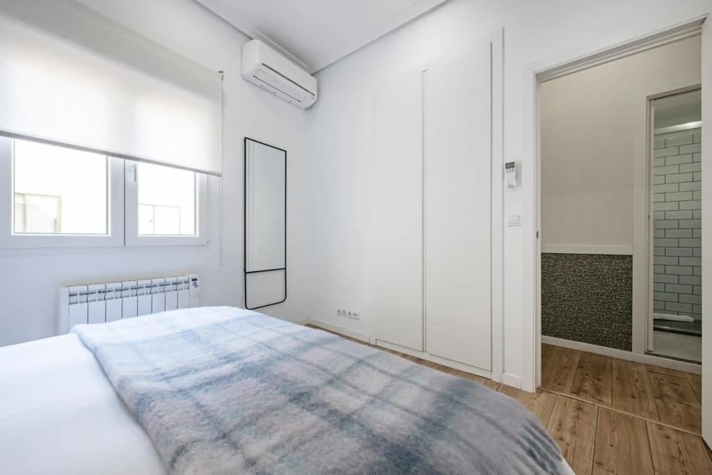 Stunning & Bright 2BD 2BTH – CITY CENTER -GRAN VIA - photo 31