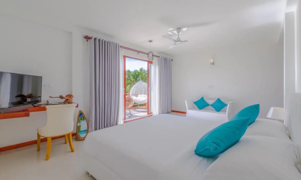 White Sand Dhigurah Hotel - photo 5