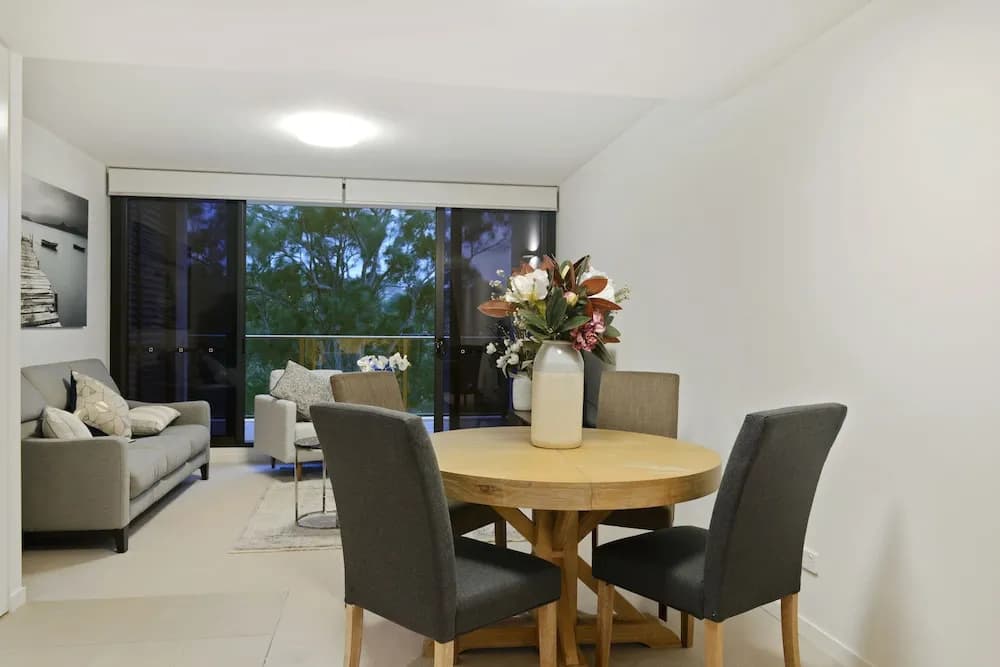 HomeHotel-Luxurious next to Shopping - photo 10