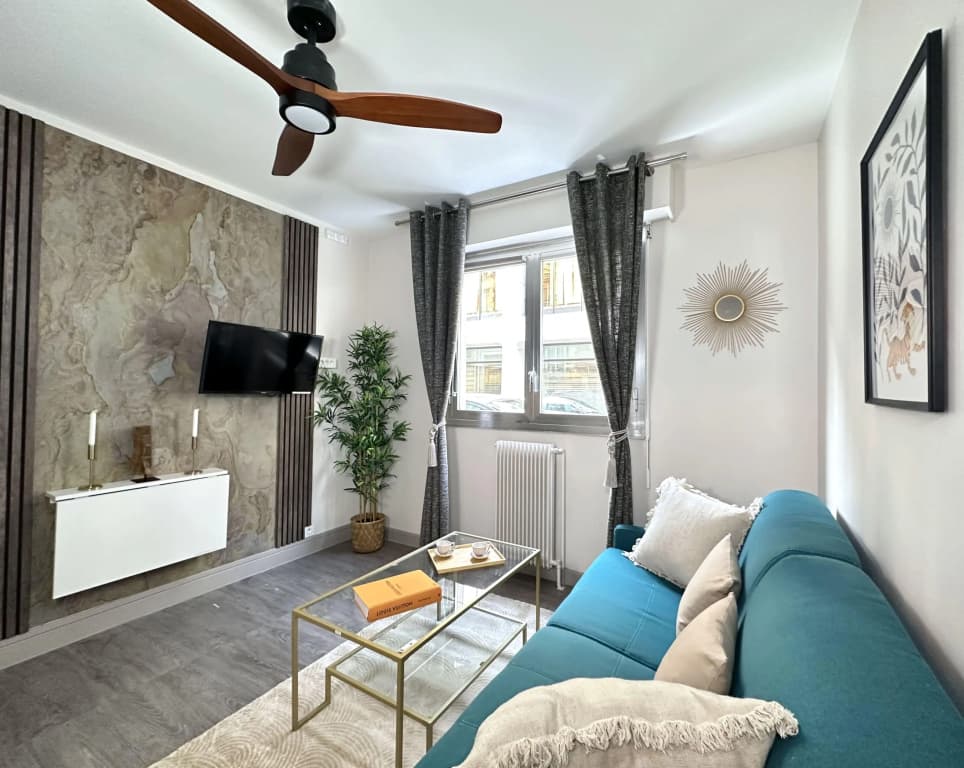 1601B - Studio near Champs Elysées - photo 2