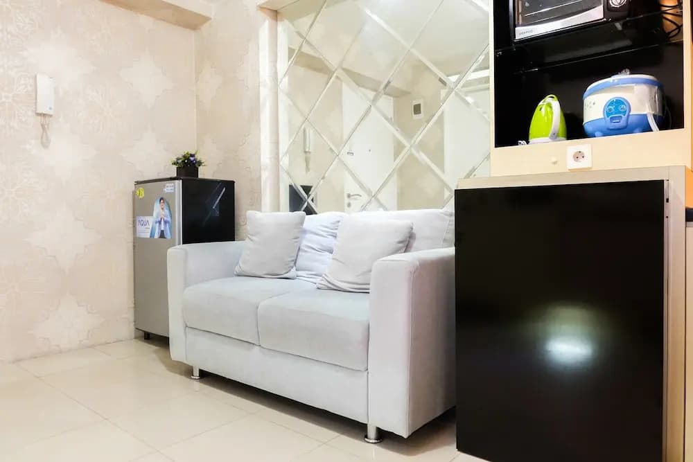 Simply 2BR with Pool View Bassura City Apartment - photo 15