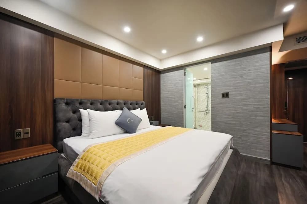 The Moon 1 Hotel - photo 5