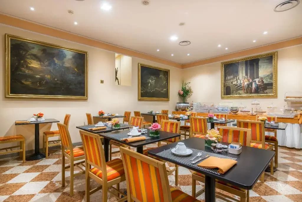 Hotel Regina - photo 17