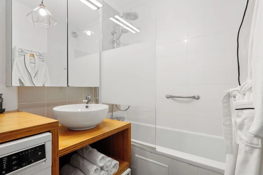 Cozy 2BR Eiffel Tower Area - photo 7