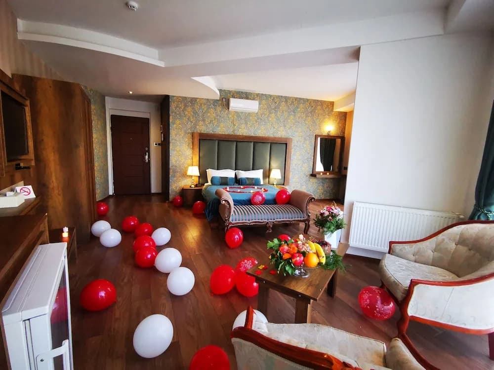 Green Queen Hotel - photo 21