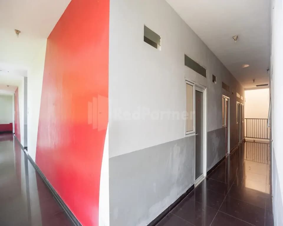 J&B Rooms Utan Kayu Jakarta Mitra RedDoorz - photo 3