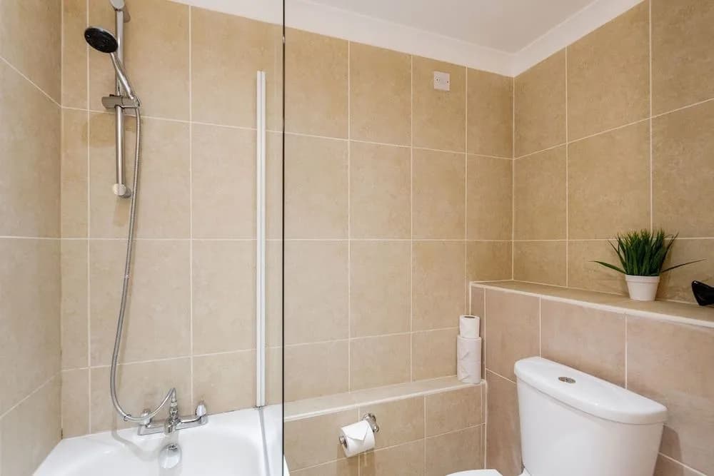 Kings Road Apartments - photo 8