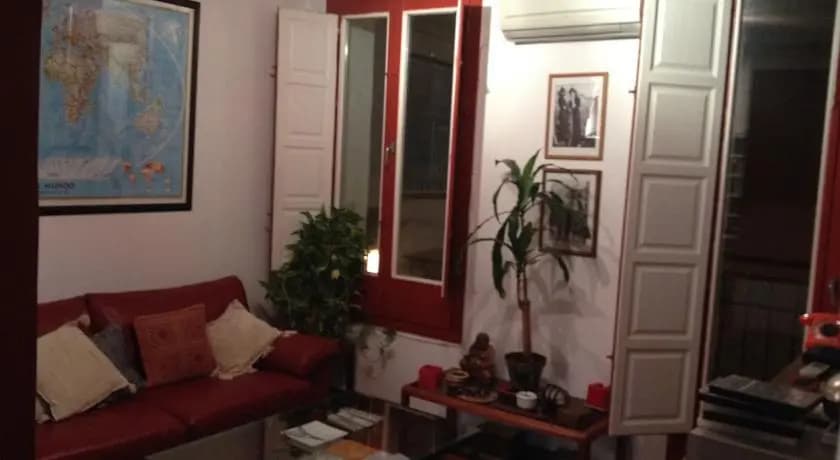 Cozy Central Apartment - photo 4
