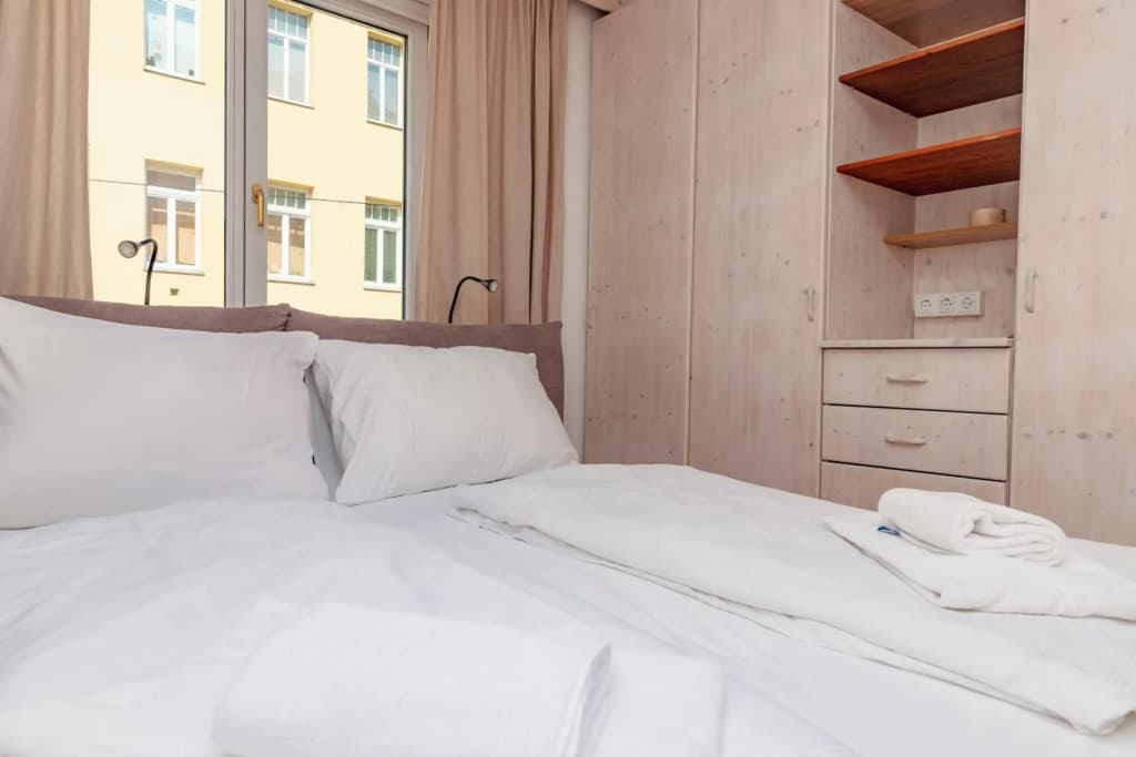 Beautiful 2-bedroom apartment near Schönbrunn - photo 2
