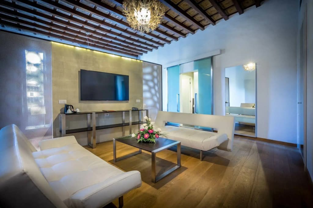 Hotel La Scaletta Al Ponte Vecchio - photo 2
