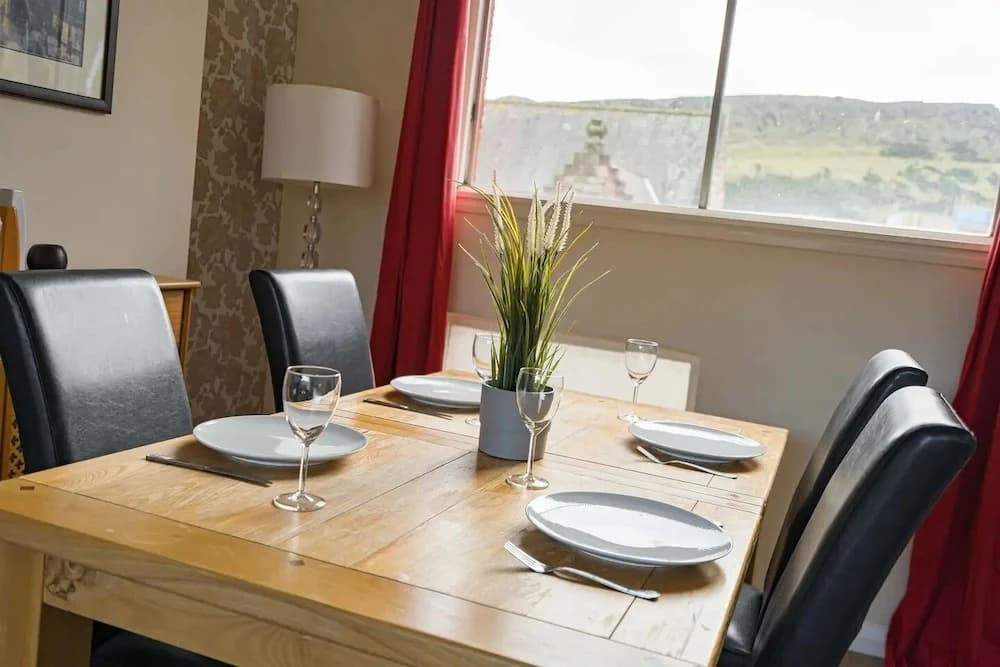Royal Mile 2BR Apartment Private Balcony - photo 11