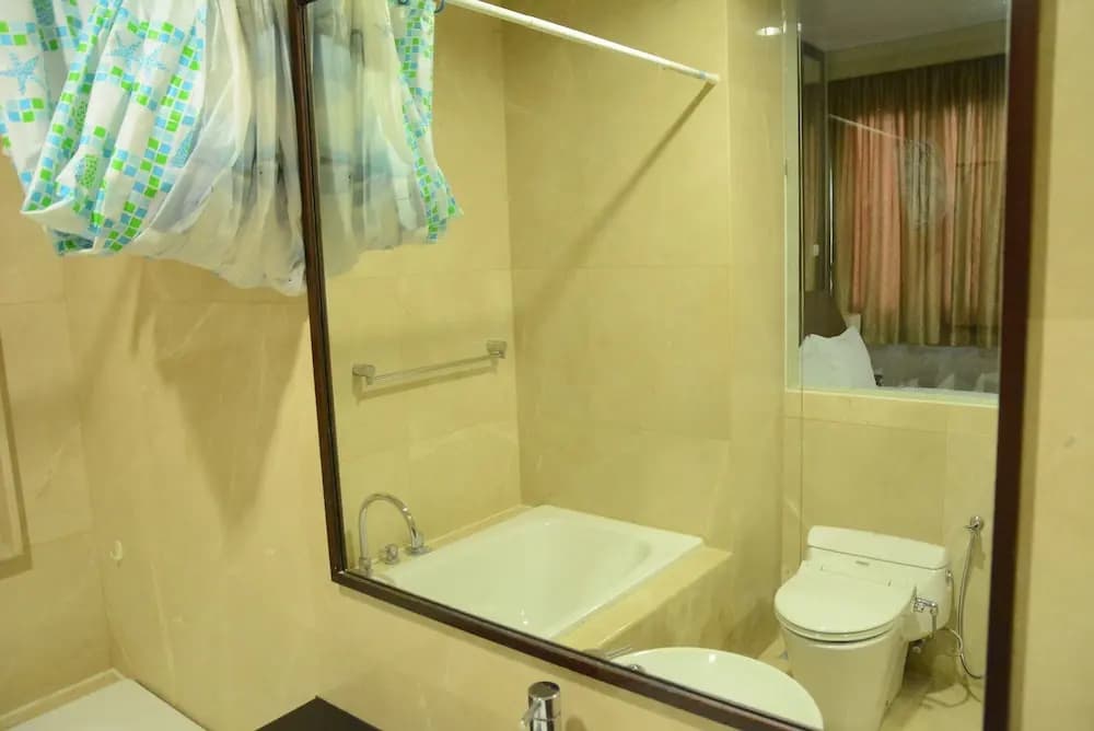 2 Bedrooms Pearl Garden by Travelio - photo 8