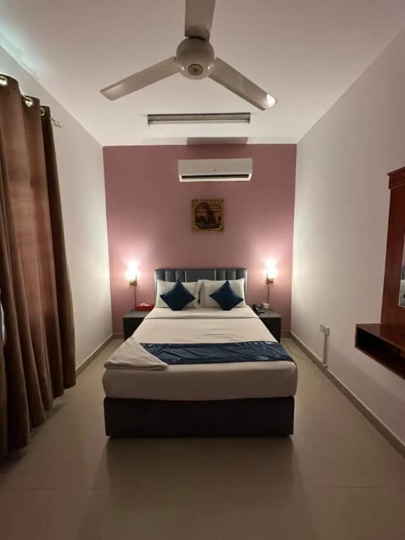 Savoy Inn Hotel - photo 32