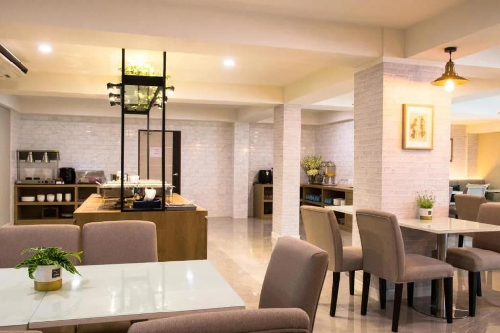 B Stay Hotel - photo 10