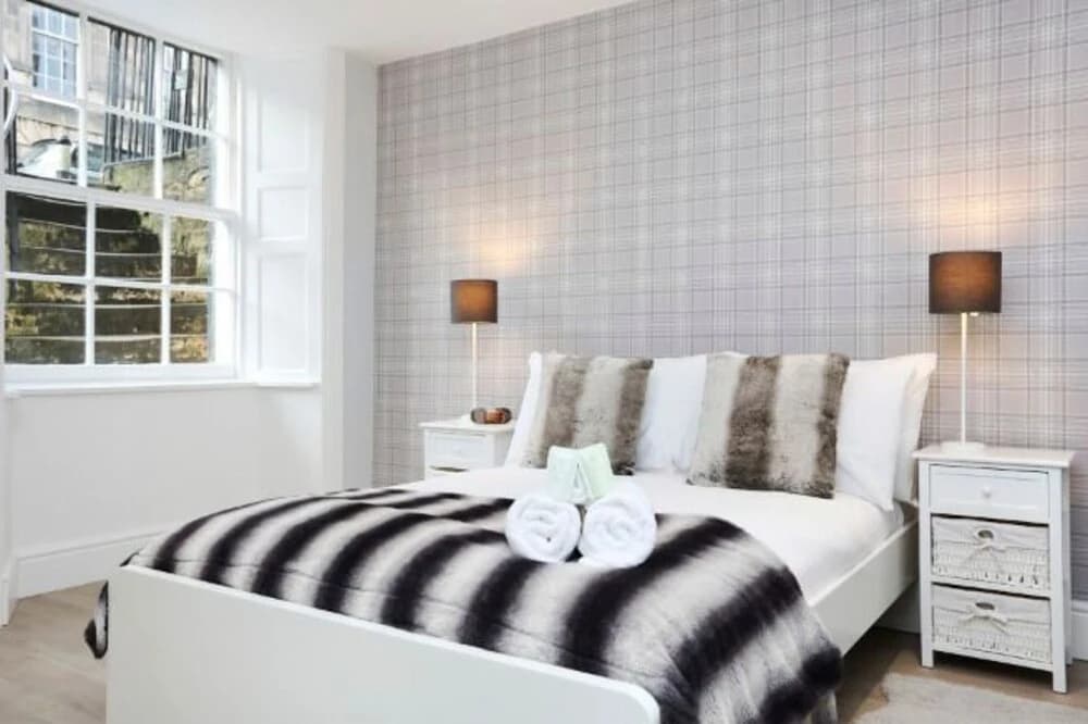Modern, Stylish Apt. in Excellent Central Location - photo 5