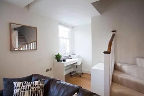 Finchley Central - Spacious Triplex - photo 2