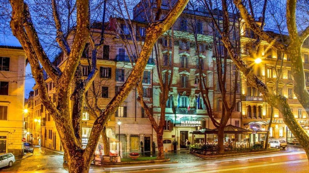Alexandra Hotel - photo 1