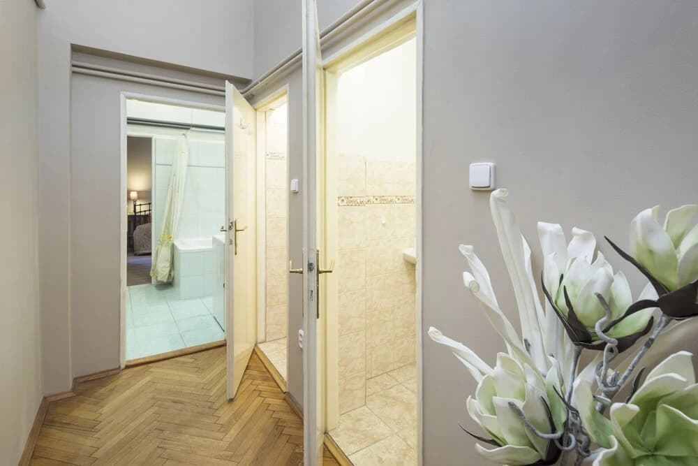 Old Town Square - Dlouha Apartments - photo 9