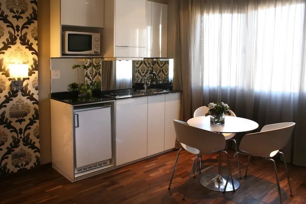 Apartosuites Jardines de Sabatini - photo 11