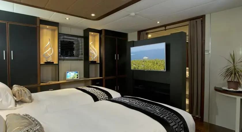 Maldives Crown - photo 2
