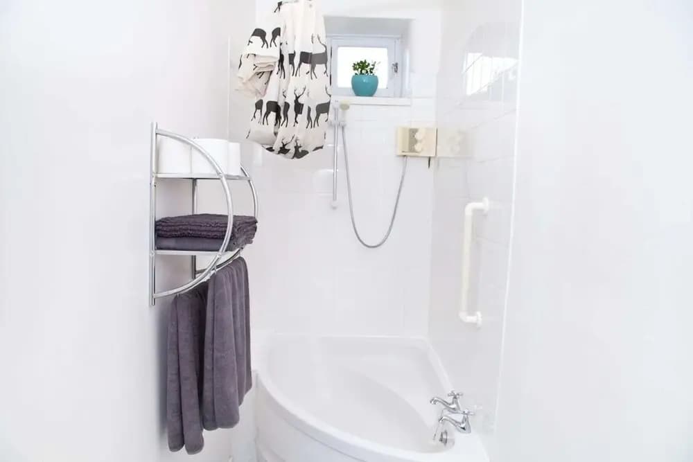 Bright & Quiet Edinburgh Home with Parking - photo 9