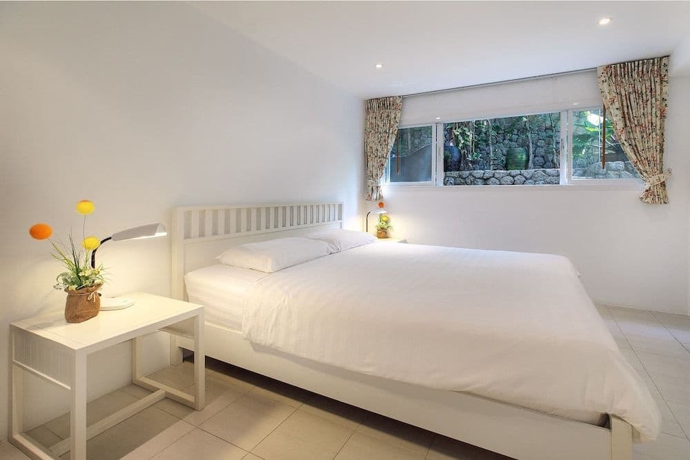 Spacious 5-Bedroom Surin Beach Villa - photo 4