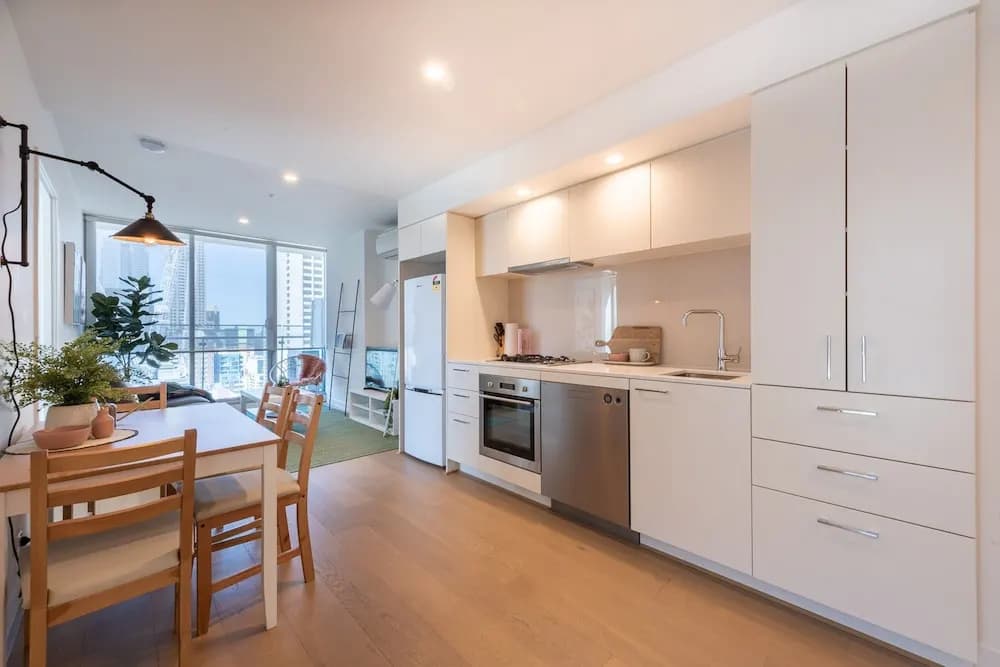 Stylish city views CBD 2 bed 2 bath - photo 11