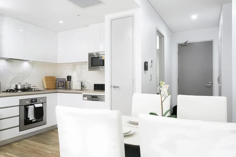 Chic CBD Pad + Pool + Gym + Sauna + Parking - photo 24