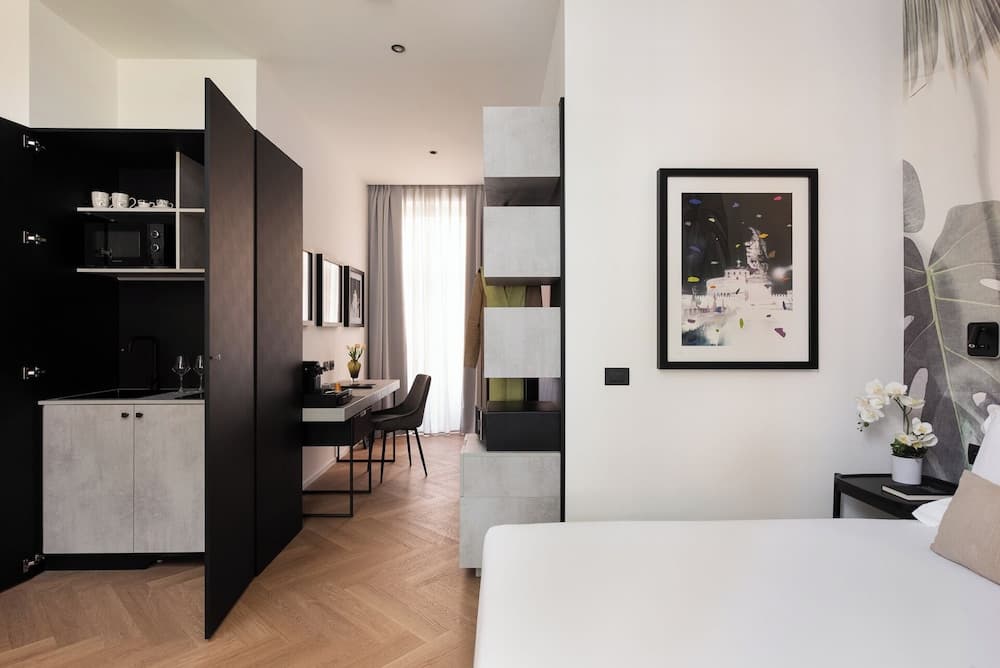 At Forty-One Apt 03 - photo 2