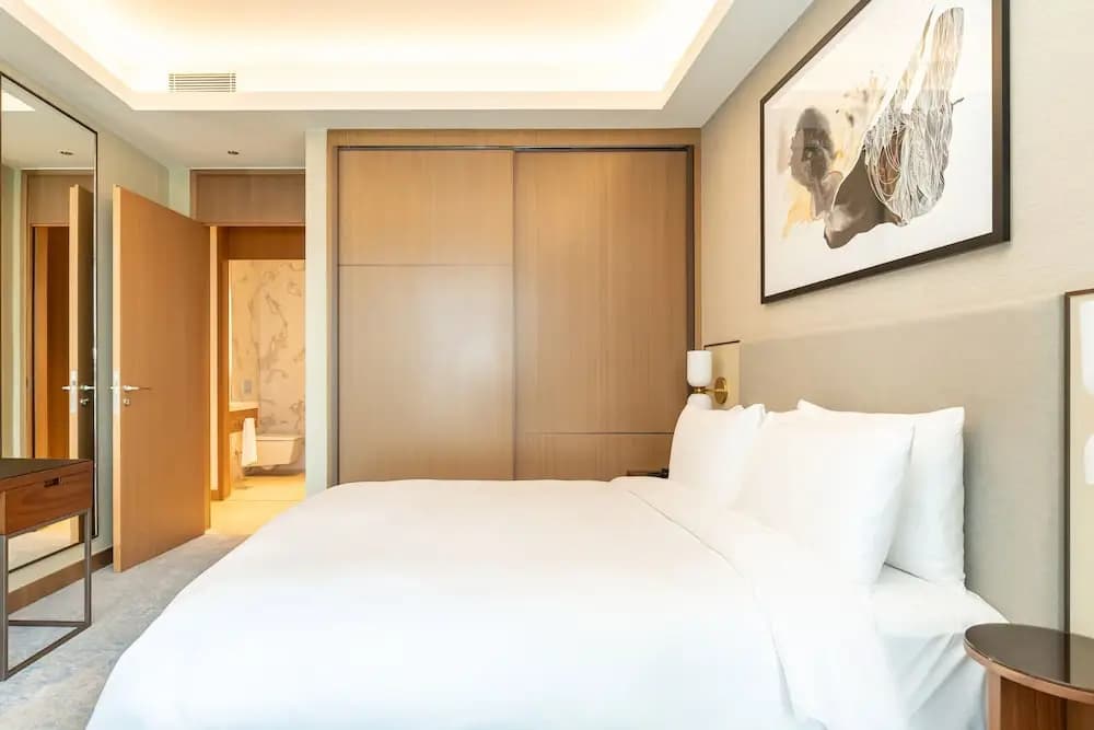 Luxury StayCation - Modern Comfort: 3-BR at The Address Opera - photo 2