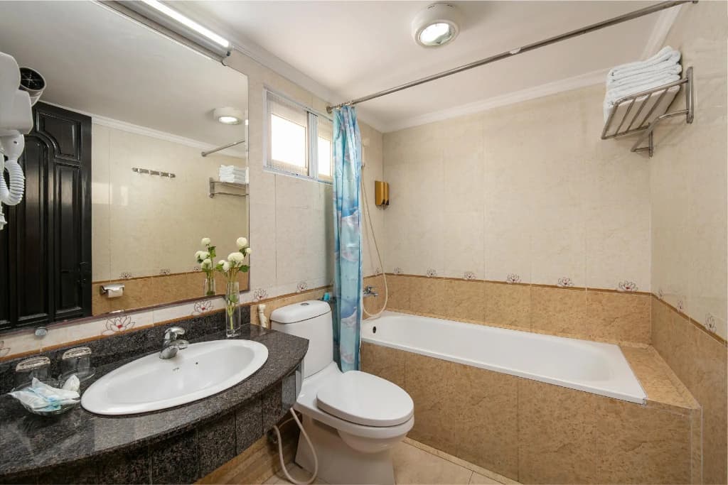 Little Diamond Hotel - photo 8