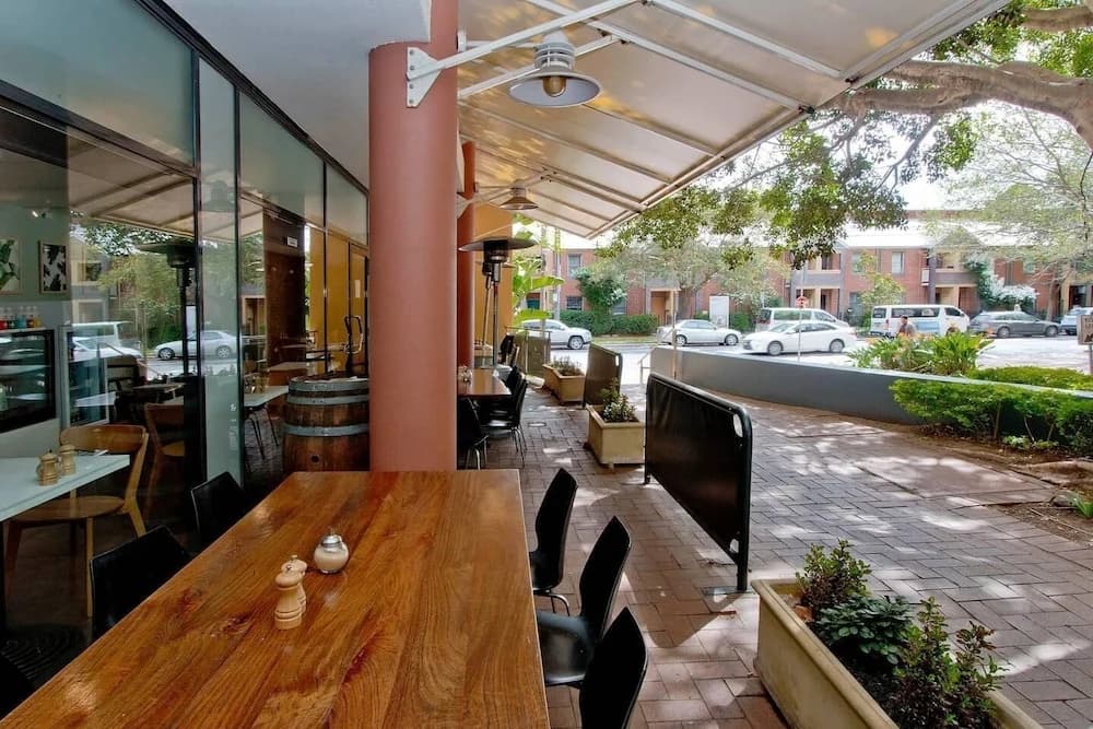 Ample Space In This 1 Bed Apt Also With Pool/Gym - photo 16