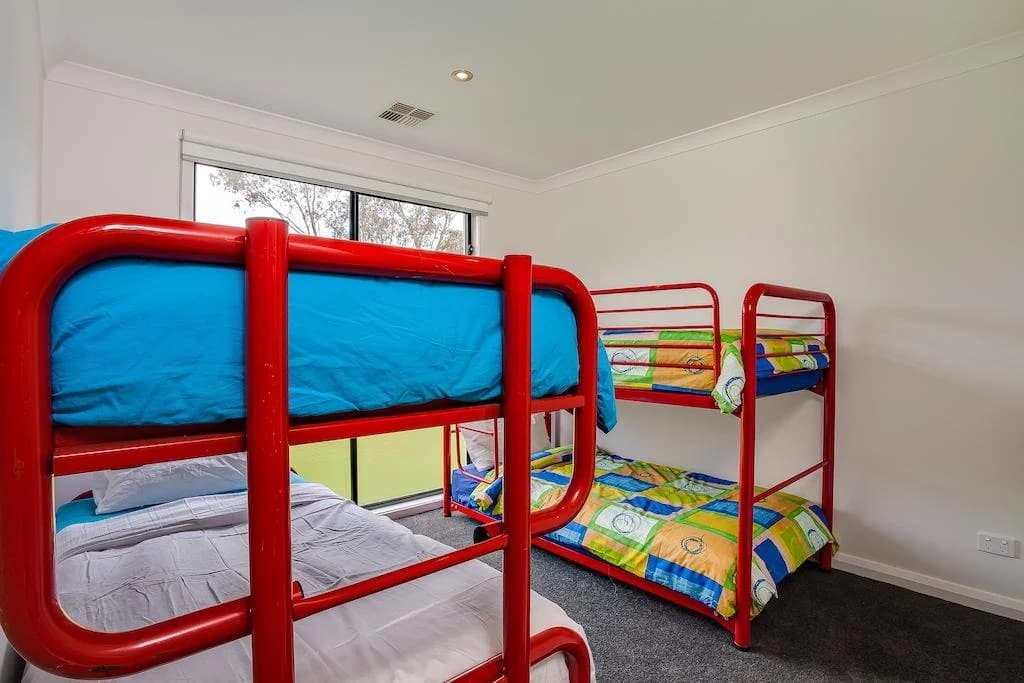 Barefoot Beach Holiday House - photo 4