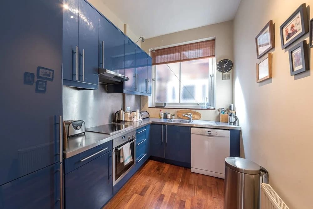 Homely 2 Bedroom Victorian Apartment in Hampstead - photo 11