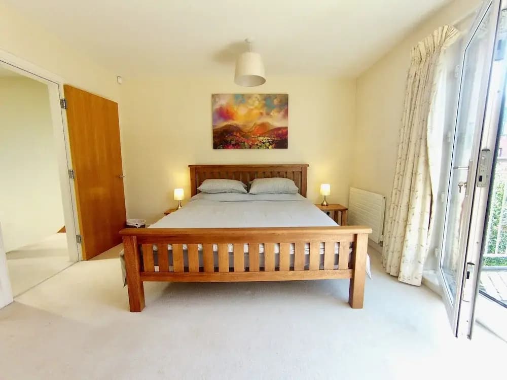 Charming 4 Bedroom Apartment by Royal Botanic Garden - photo 1