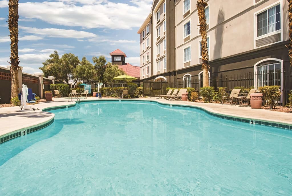 La Quinta Inn & Suites by Wyndham Las Vegas Summerlin Tech - photo 16