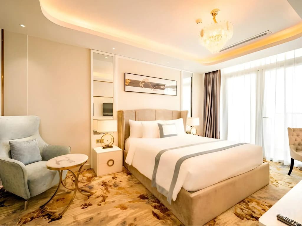 La Vela Saigon Hotel - photo 4