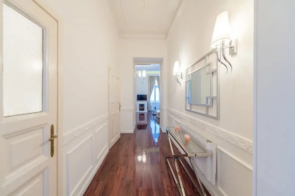 Music Academy Bedroom Suite Café Vian Apartman Kft - photo 10
