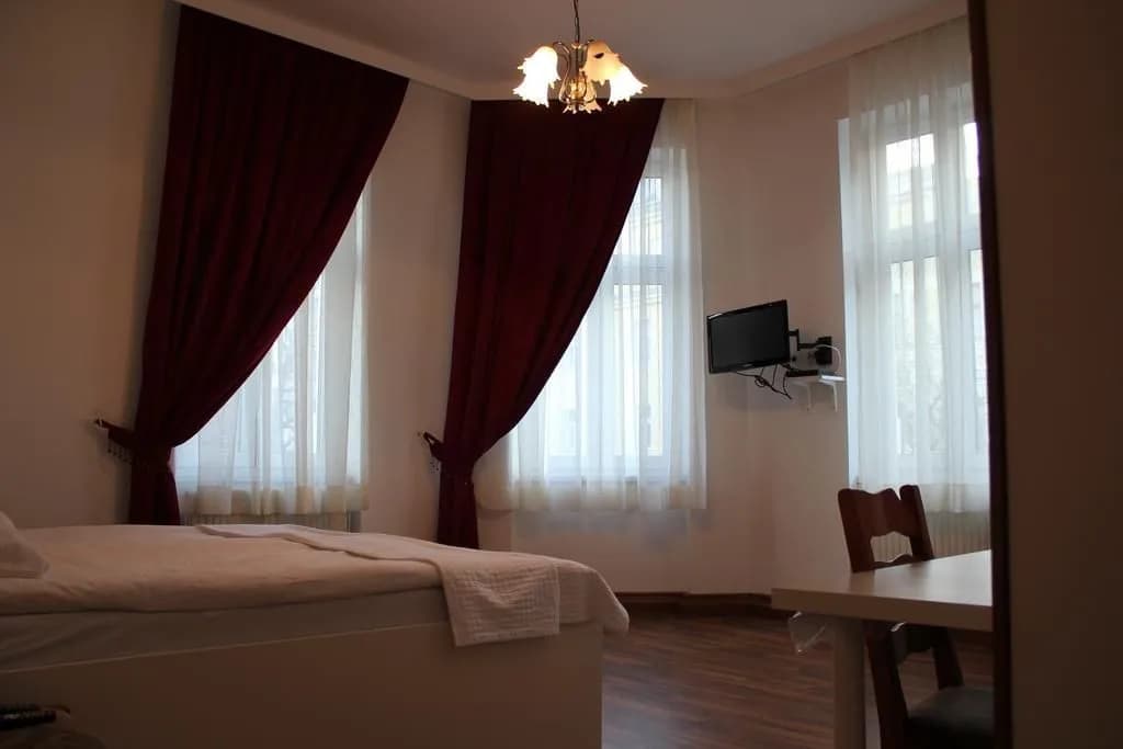 Arnes Hotel Vienna - photo 4