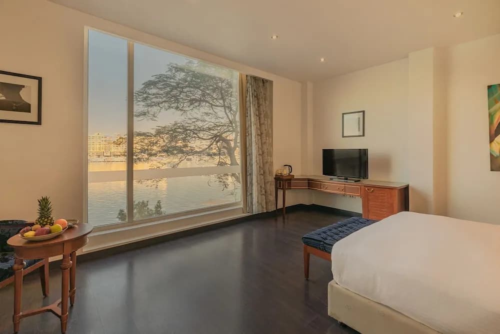Riverside Hotel - photo 1