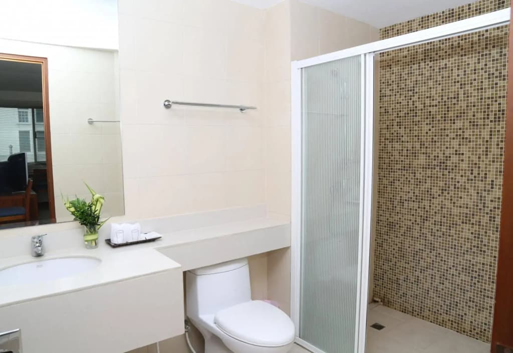 Lasalle Suites Hotel & Residence - photo 9