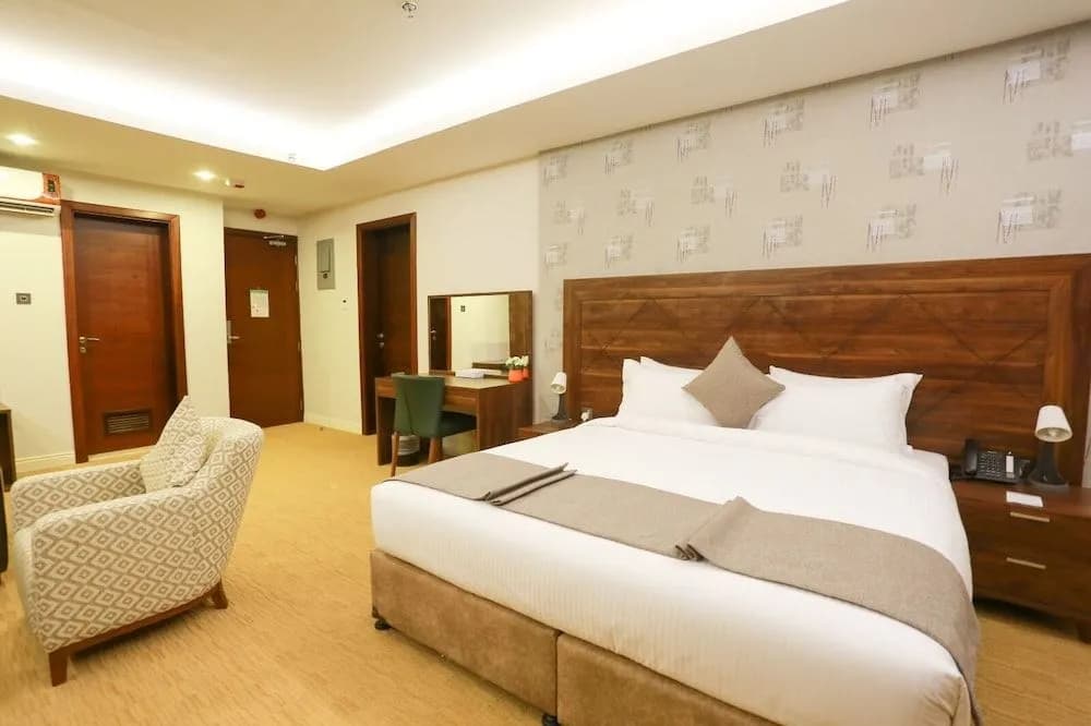 Oyyo Plaza Hotel - photo 4