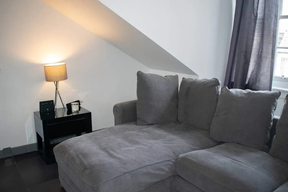 Unique 3 Bedroom Modern Penthouse - photo 2