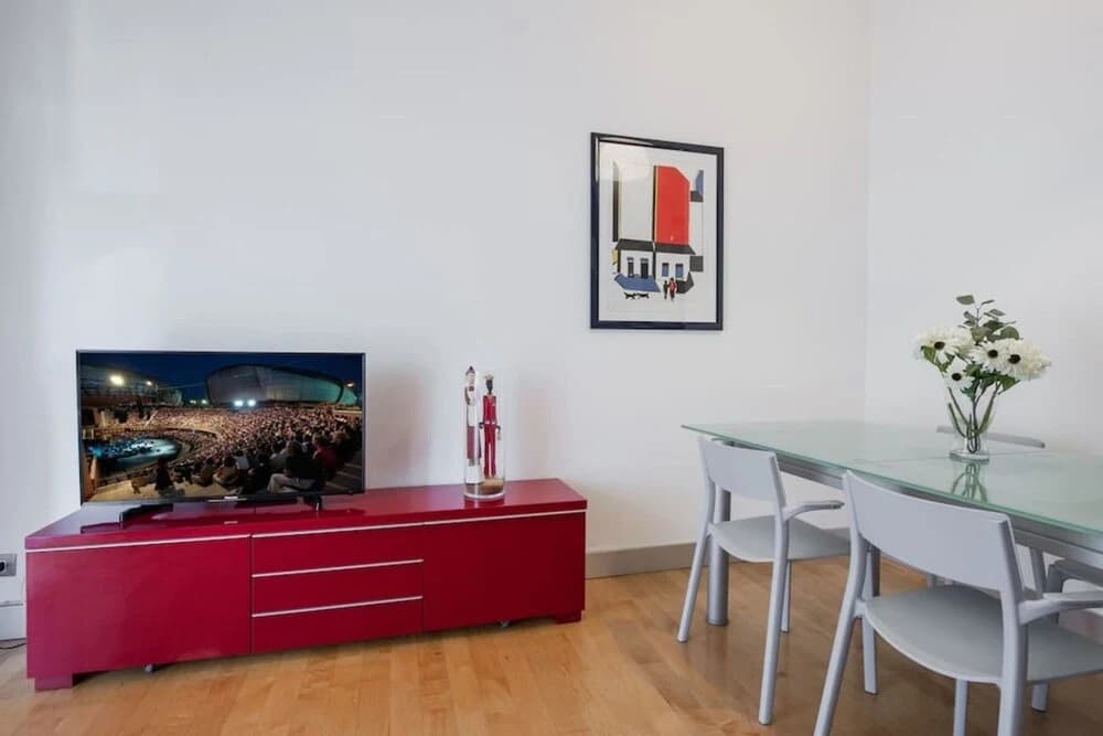 Modern & Elegant2 Bedroom Flat in Great Location - photo 2